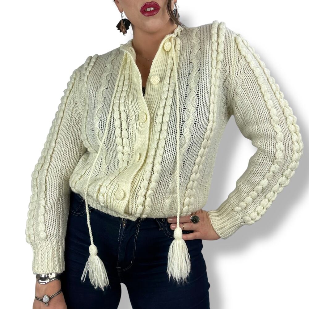 1970's cream cable knit cardigan with tassels - Picture 4 of 17